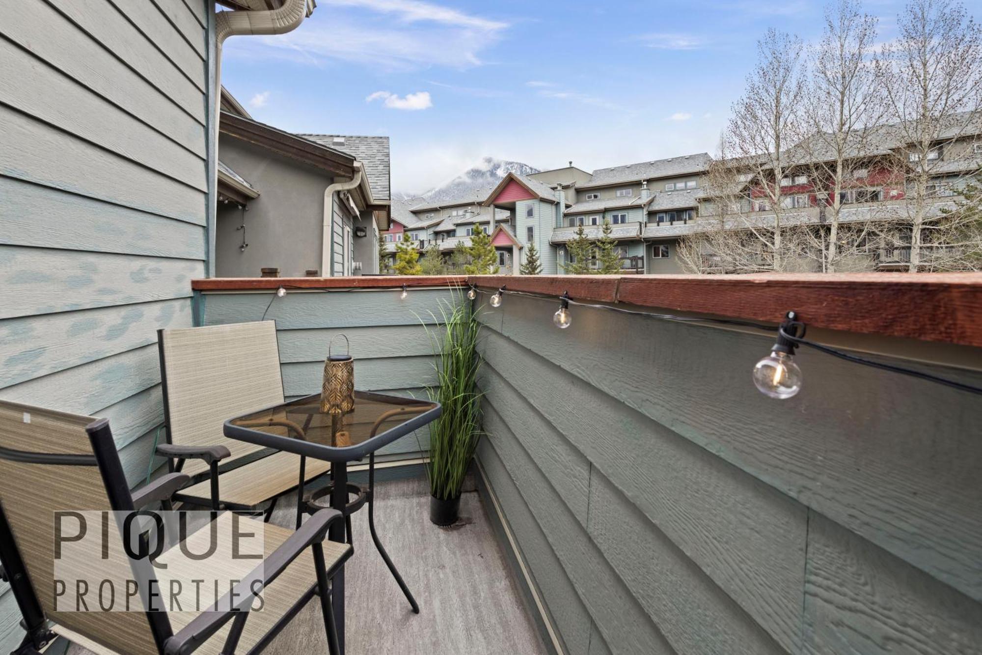 Mountain Loft Retreat, Heated Pool & Hot Tub, Ug Parking, Balcony, Wifi! Lejlighed Canmore Eksteriør billede